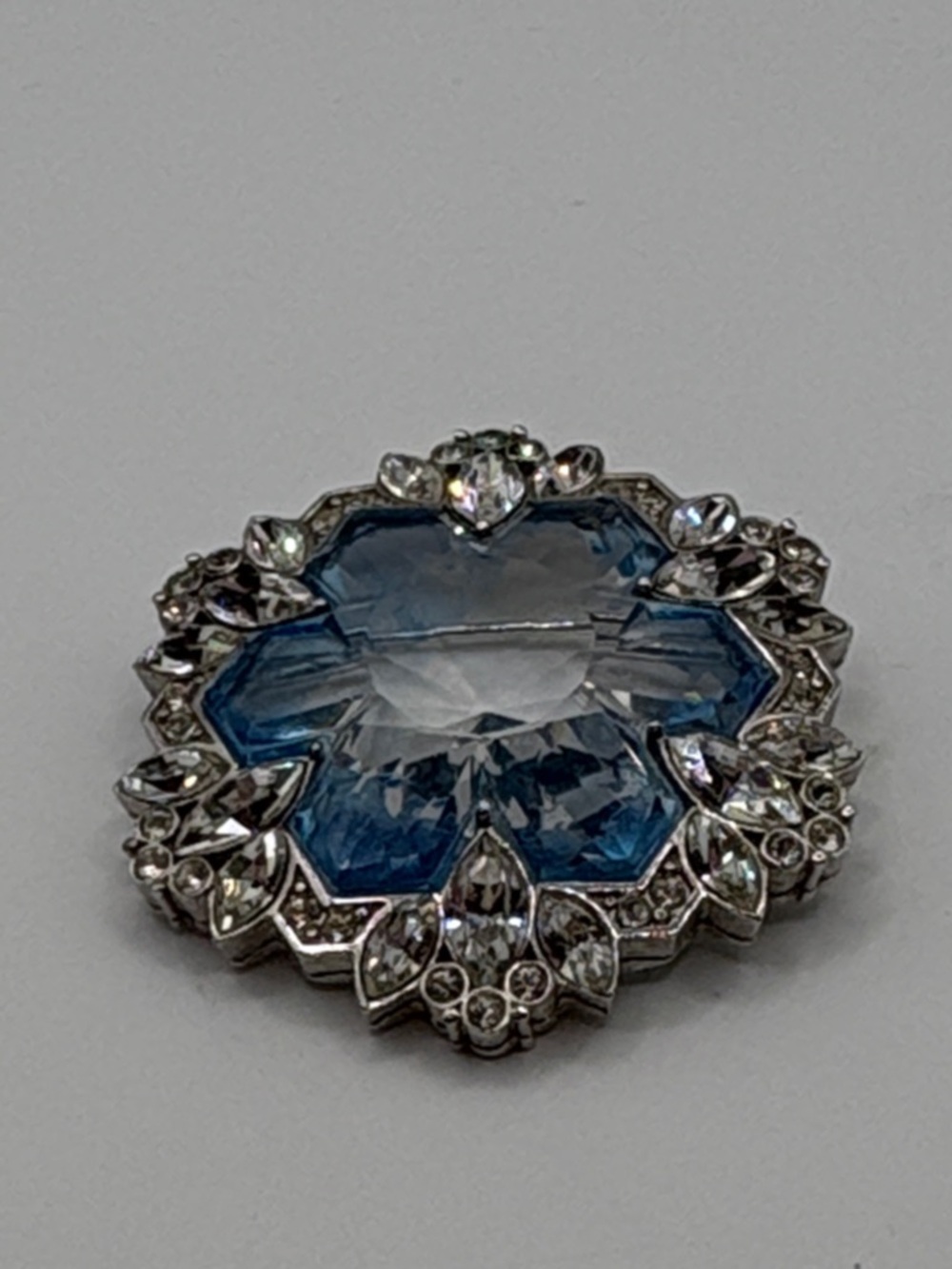 Givenchy Vintage 1978 Light Blue and Clear Crystal Floral Brooch Rare  Runway - Picture 4 of 8
